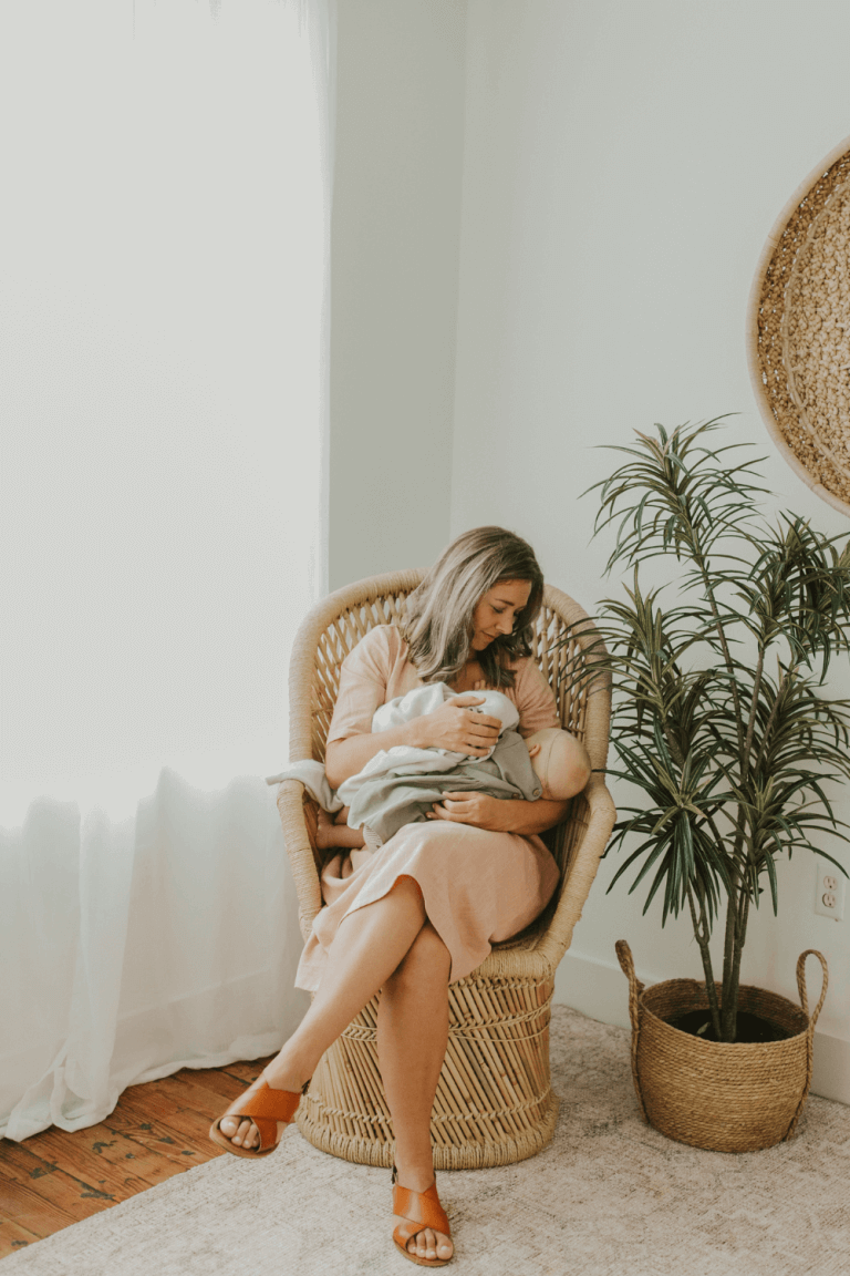 mom nursing baby