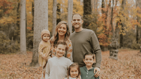 Neutral Colors Fall Family Photo Inspiration